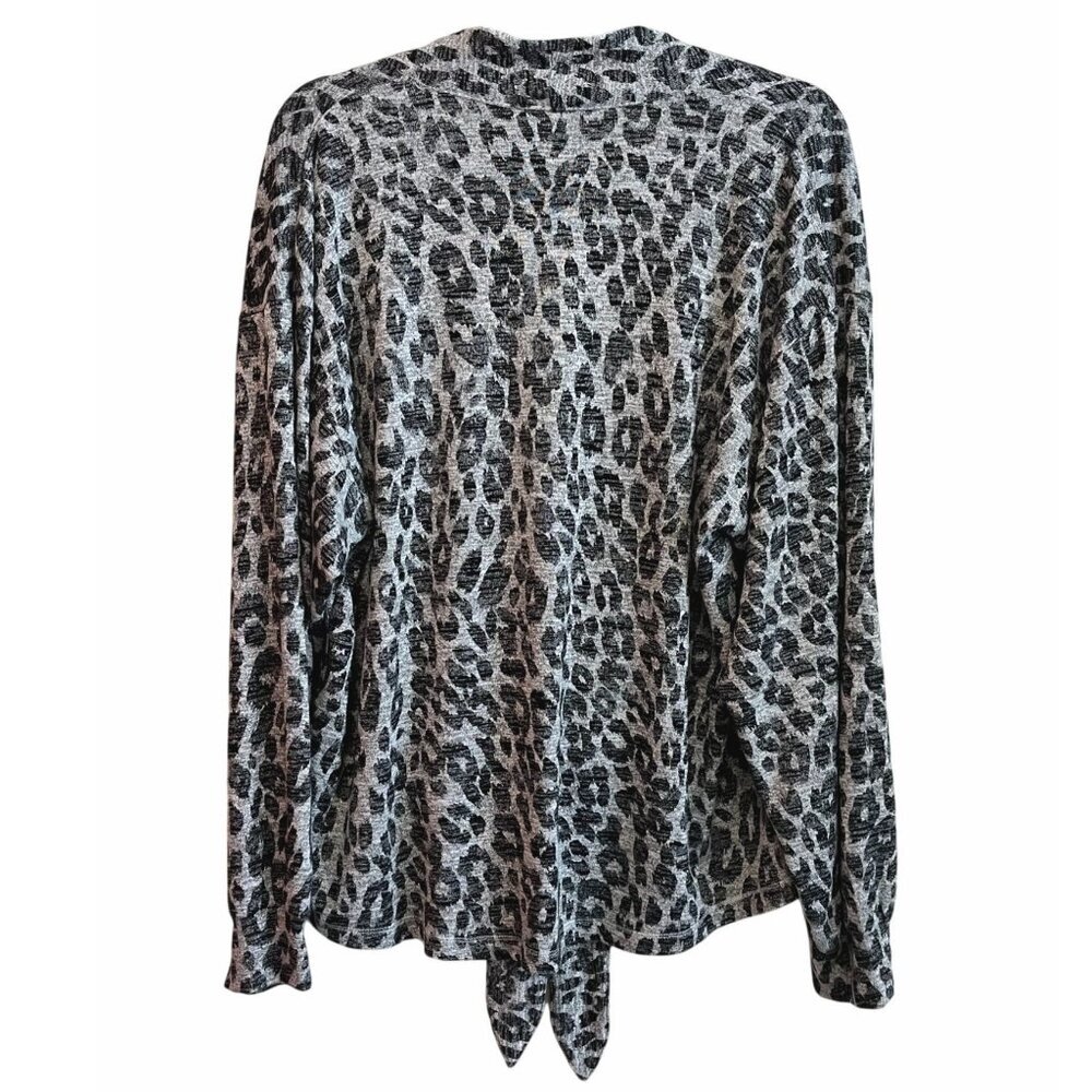 Chico’s Leopard Print 2 Piece Sweater Set Cardigan Shell Size 1 Medium - Picture 3 of 8